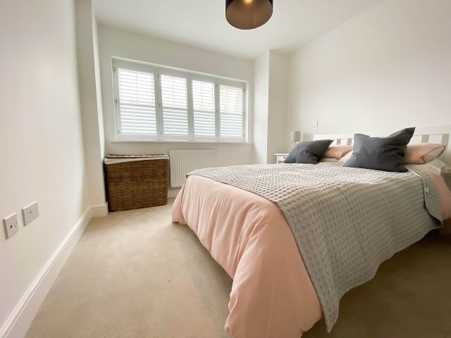 PHOTO-2023-03-23-17-54-37 optimised 640x480 Commercial bedroom shutter